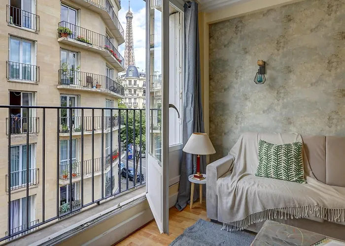 Apartment Eiffel Tower & Champ De Mars - 1br - Cityapartmentstay