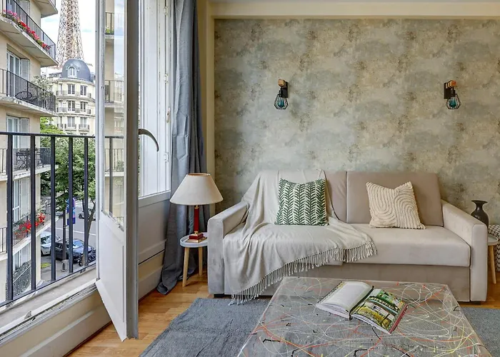 Eiffel Tower & Champ De Mars - 1br - Cityapartmentstay Paris