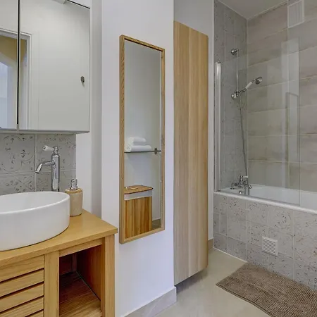 Appartamento Eiffel Tower & Champ De Mars - 1br - Cityapartmentstay Parigi